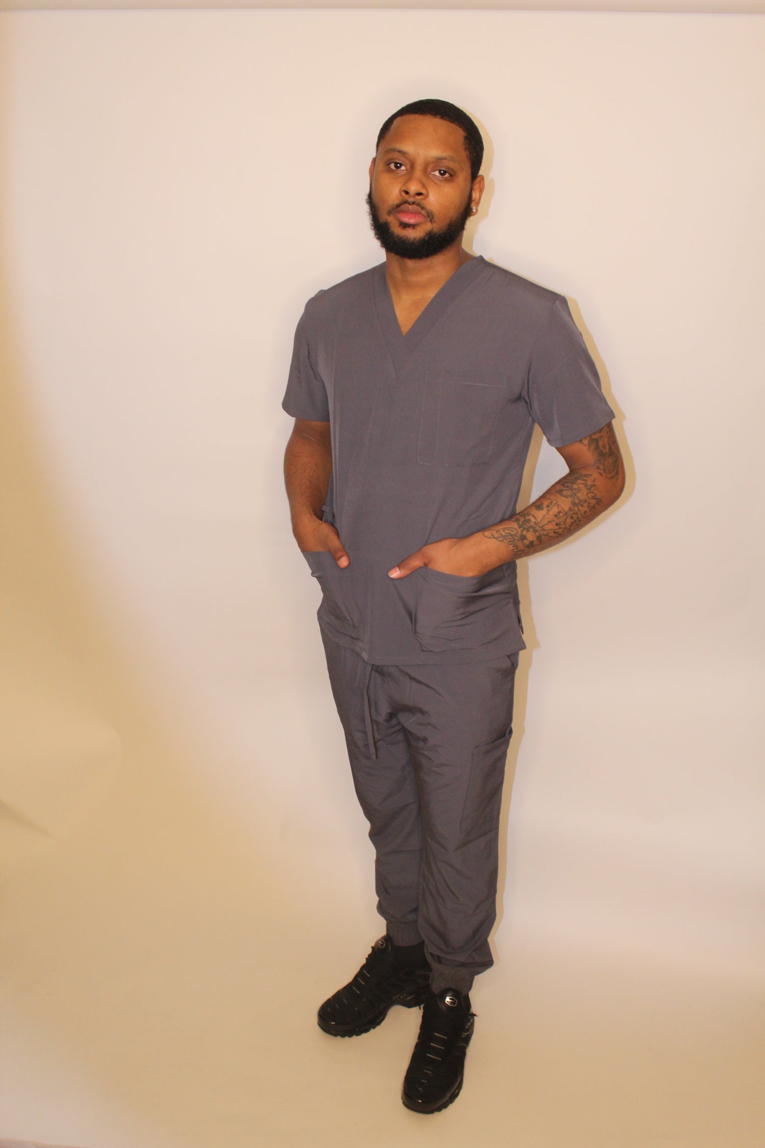 Pewter unisex jogger style scrub set with elastic cuffs